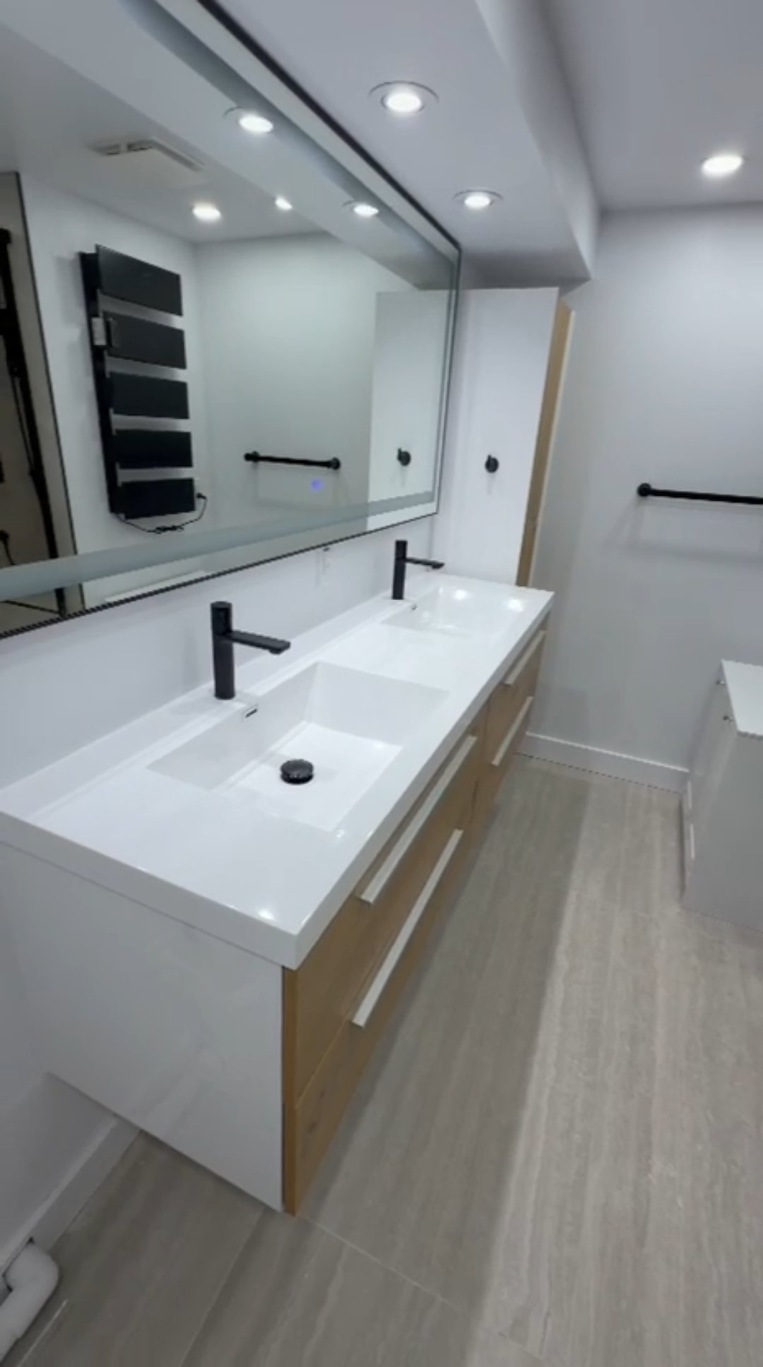 Salle de bain avant rénovation par Prospex Rénovation